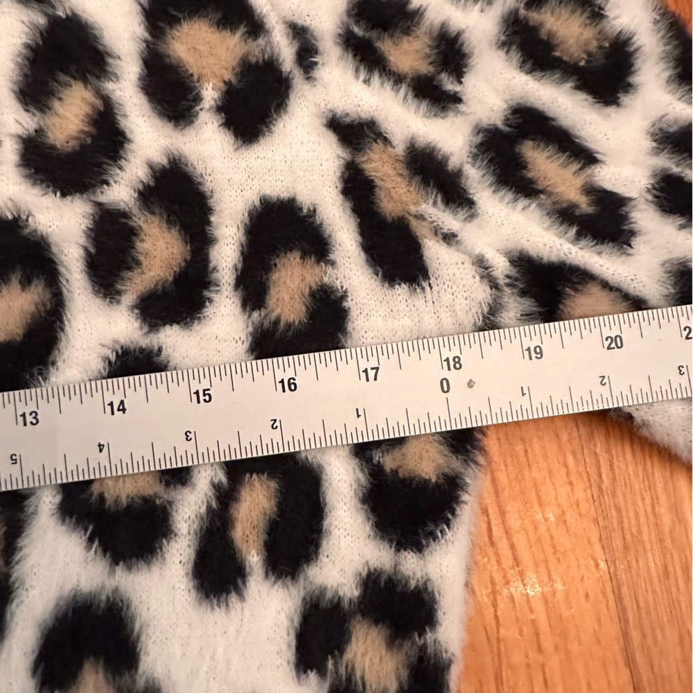 ARITZIA Sunday Best Kitten Sweater Fuzzy Leopard Print Size Small (k11) - Picture 5 of 15